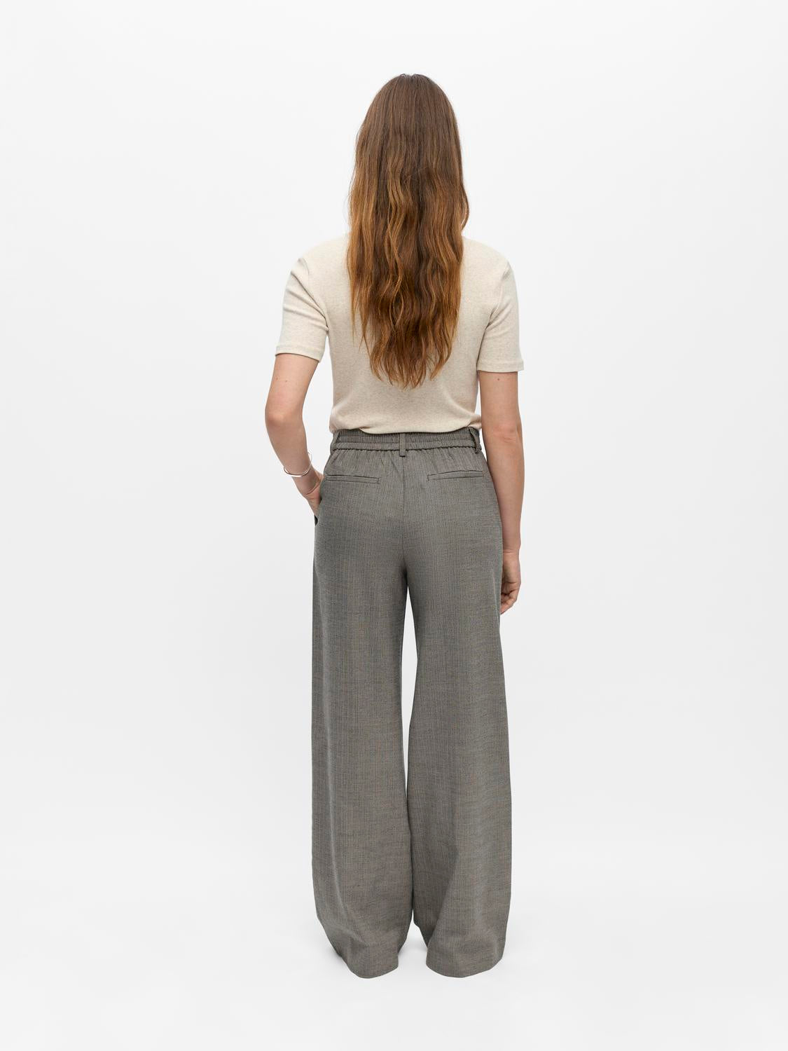 model_shot-back